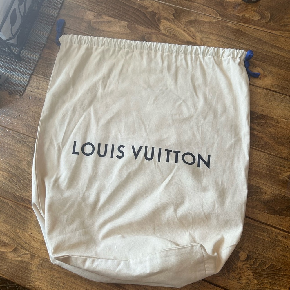 Large drawstring Louis Vuitton dust bag